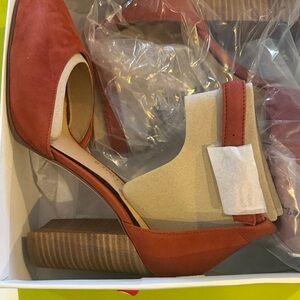 Gibson Latimer Elegant Red and Beige Heels